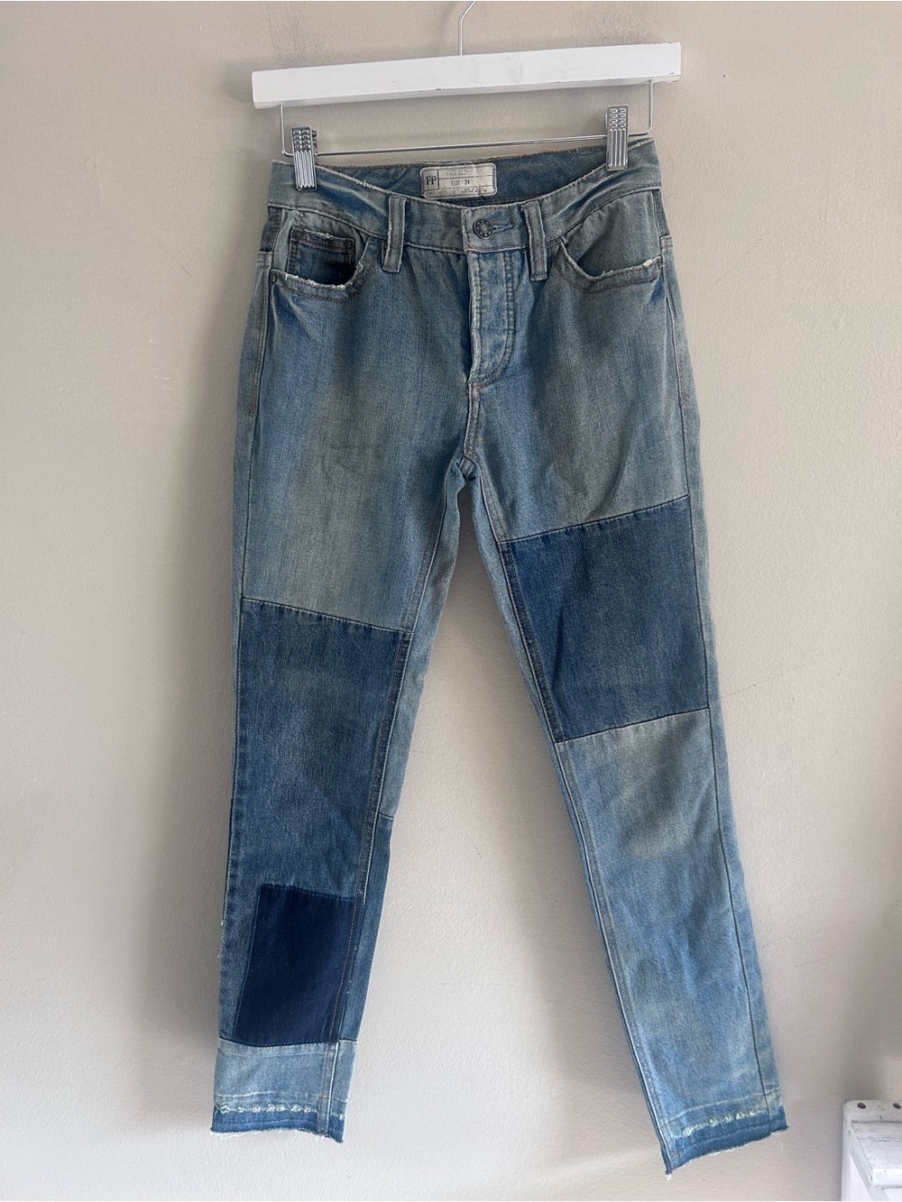 Free People Patchwork Skinny Jeans Size 24 blue distressed - Picture 2 of 9